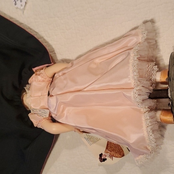 Madame Alexander Martha Randolph #1503 16" Inch Doll with Stand - Picture 15 of 16